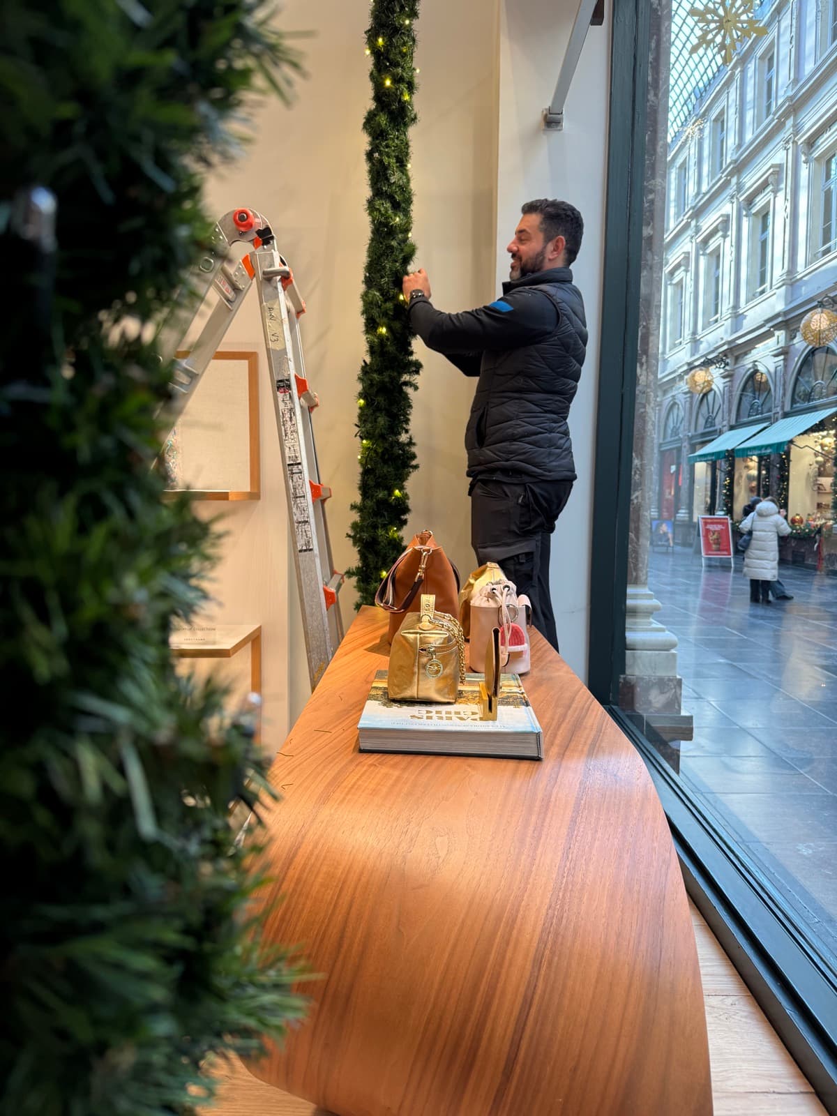 Professionele installatie van kerstdecoratie